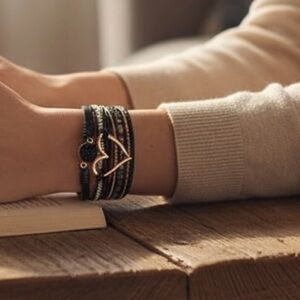 Leather Cuff Heart Bracelet Wide Strap Wrap Leather Magnetic Clasp Bangle New